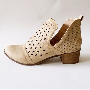 AMS ‘Vicki’ Ankle Bootie Laser-cut Tan Size 11